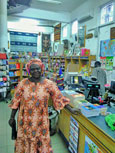 Bücherkauf bei bei Timbooktoo, Gambia
